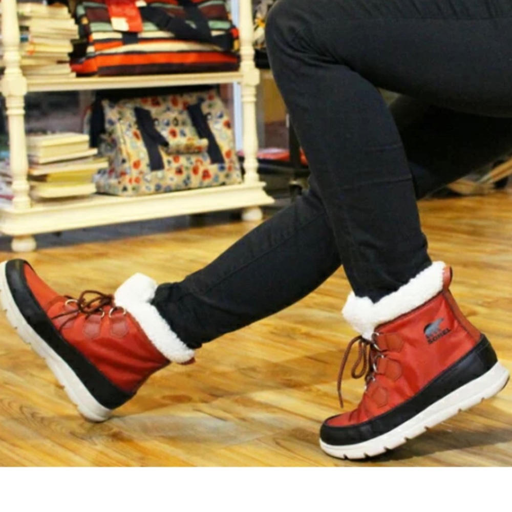 Sorel woman’s red and black winter waterproof boots size 10